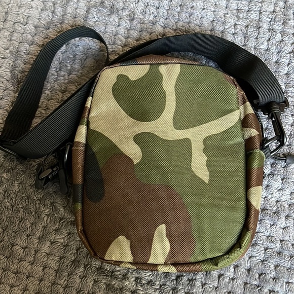 THRASHER Crossbody Bags Thrasher Letters Bumbag Waist Bag Skateboard Str… - Picture 5 of 6